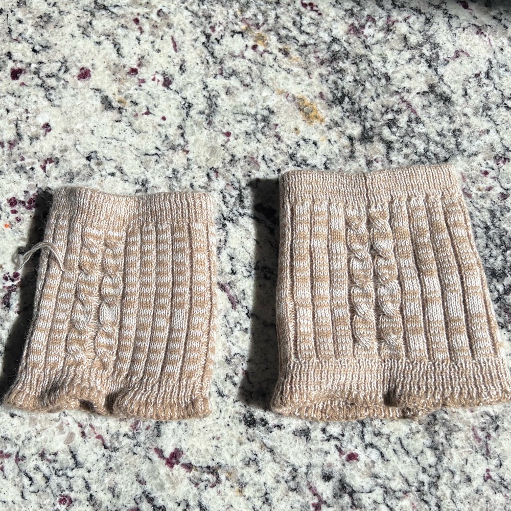 ❄️ Steve Madden Knee Warmers in Oatmeal